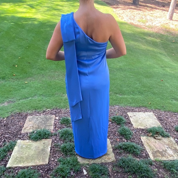 Nicole Miller One-Shoulder Evening Gown - Picture 2 of 2